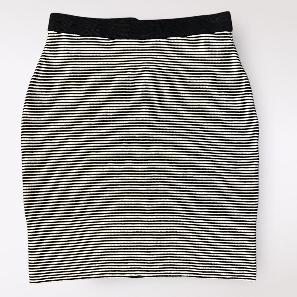 J. McLaughlin NWOT Striped Mini Skirt Size Small Black‎ White Minimalist
